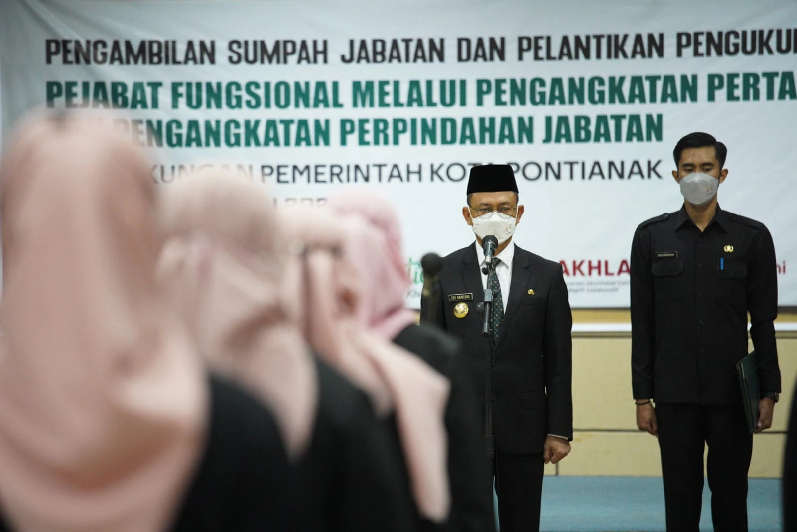 Front Office Harus Berikan Pelayanan Dengan Senyum